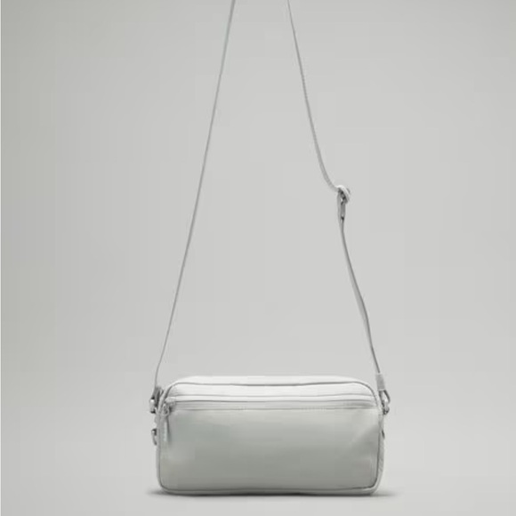Lululemon Multi-Pocket Crossbody Bag 2.5l - Picture 7 of 9
